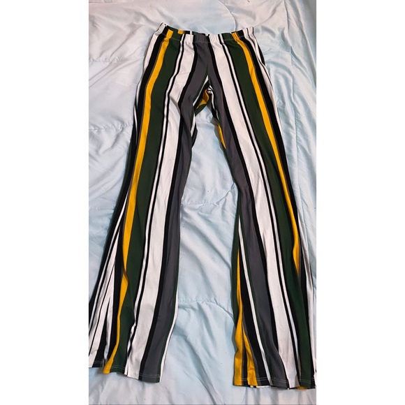 ѕтяιρє∂ fℓαяє вσттσм ραитѕ 💚 - Picture 2 of 3